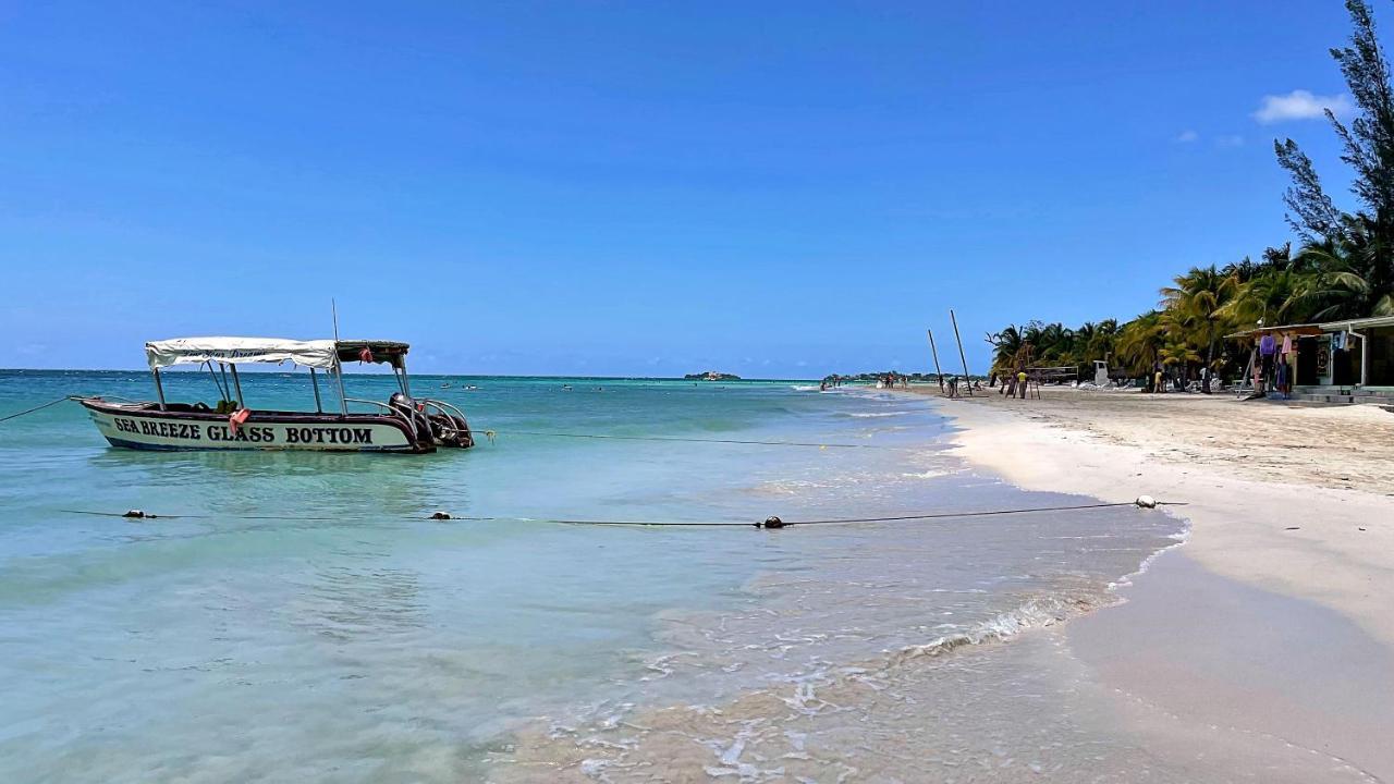 Oceanfront Condo W/ Free Parking + High Speed Wifi Negril Esterno foto