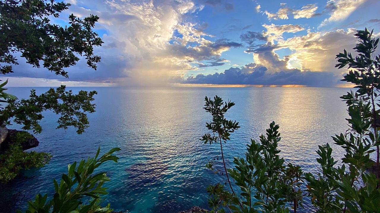 Oceanfront Condo W/ Free Parking + High Speed Wifi Negril Esterno foto