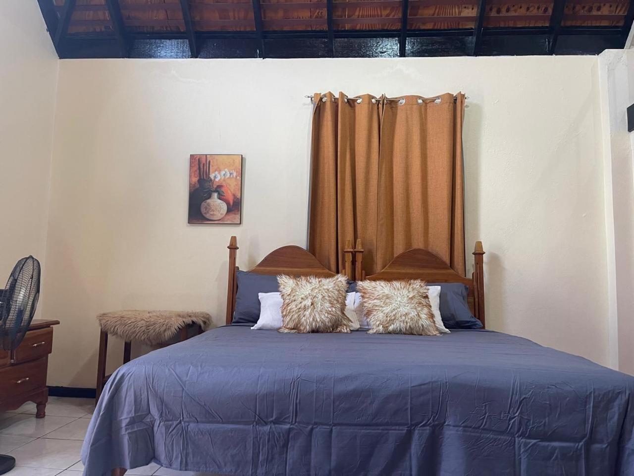 Oceanfront Condo W/ Free Parking + High Speed Wifi Negril Esterno foto